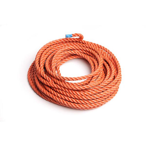 طناب پلاستیکی با کیفیت رشته های به هم بافته از مواد نایلونی یا پلی استر می‌باشد. دوام و ماندگاری این محصول بسیار بالا می‌باشد. 